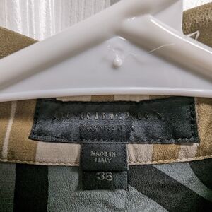 Burberry silk blouse in a great pre-owned condition